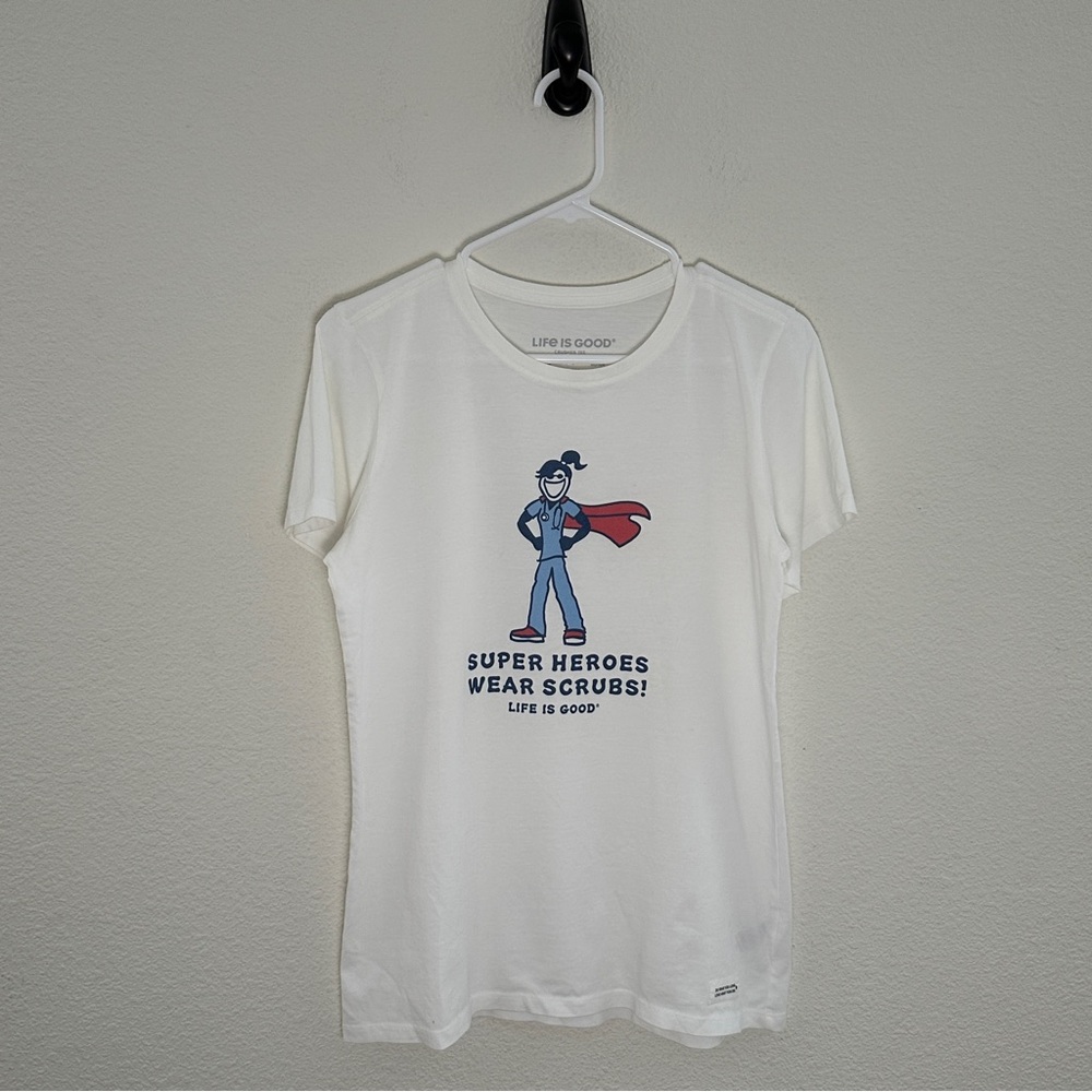 Life is Good Super Heroes Wear Scrubs‎ Nurse Graphic Crusher Tee White Medium